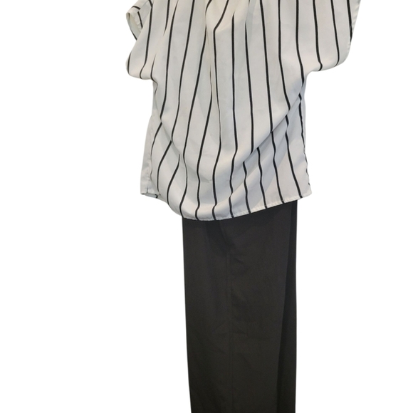 2 Pieces Womans Polester Black Pull On Pants & Matching B&W Blouse Striking Set - Picture 5 of 10
